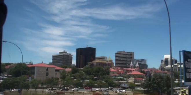 السياحة في ويندهوك عاصمة ناميبيا علي هضبة خماس