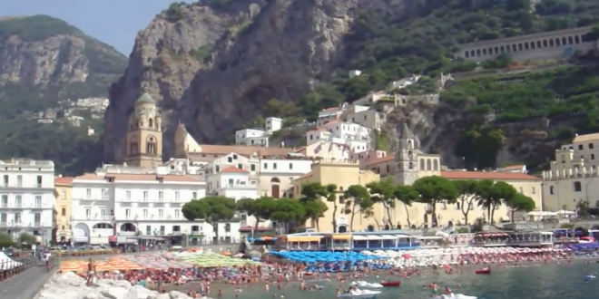جزيرة كابري الإيطالية Capri علي خليج نابولي