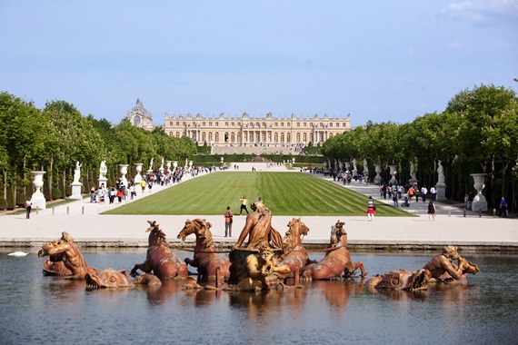 قصر فرساي أهم القصور الملكية فى فرنسا
