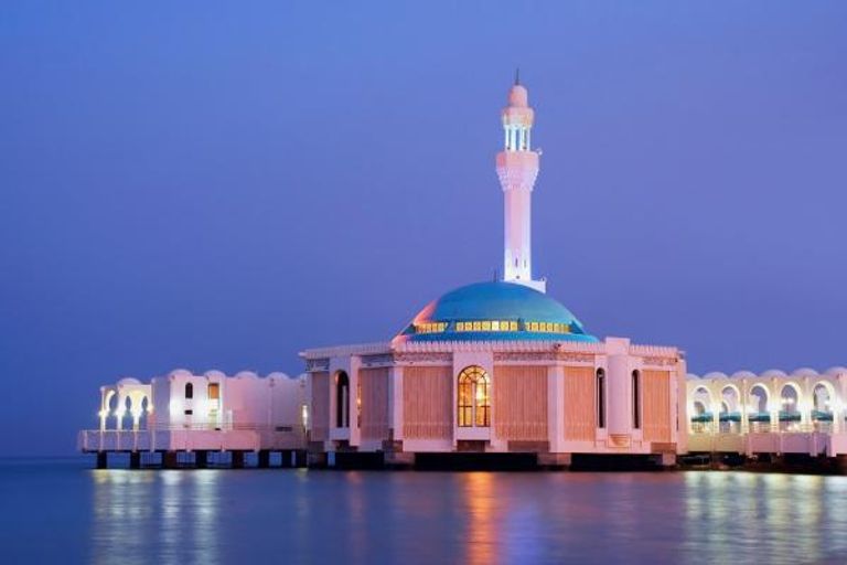 مسجد جدة العائم أحد الأماكن الغامضة للزيارة في السعودية