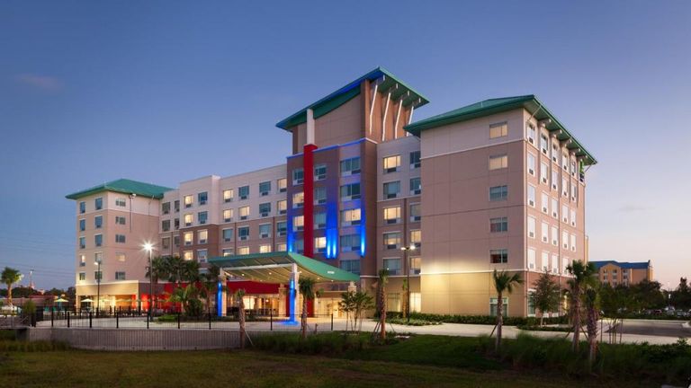 فندق هوليداي إن إكسبريس آند سويتس أحد أفضل الفنادق في فلوريدا