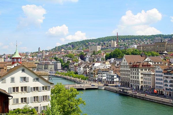 الهجرة والعمل في سويسرا