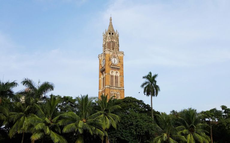 برج الساعة راجاباي أحد أماكن السياحة في مومباي