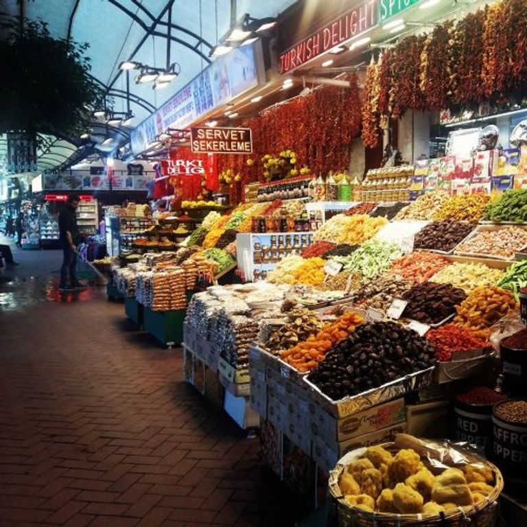 السوق المركزي أحد أماكن السياحة في كوتايسي