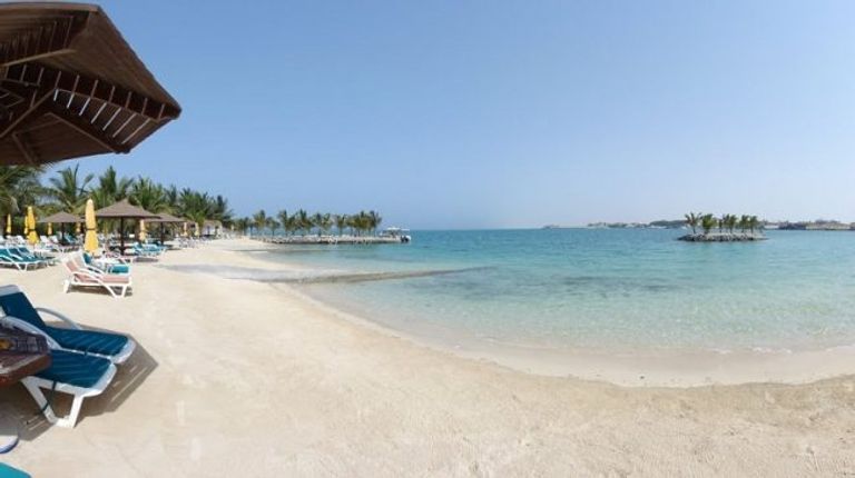 شاطئ الرمال الفضية أحد شواطئ بربادوس