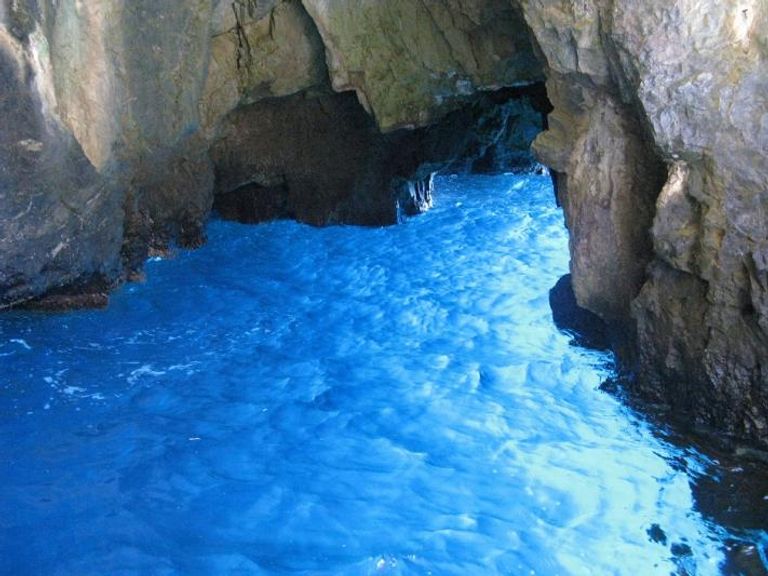 الكهف الأزرق أحد أماكن السياحة في مالطا