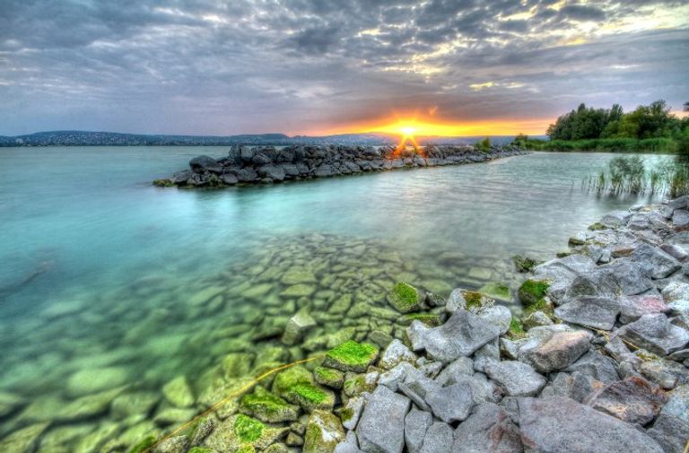 بحيرة بالاتون أحد أماكن السياحة في المجر