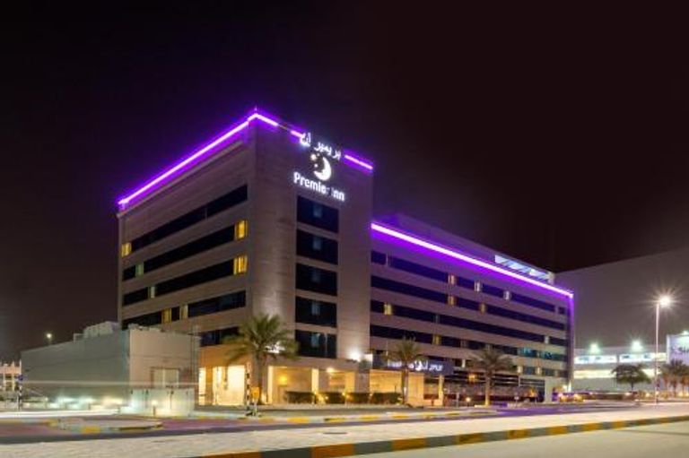 فندق بريمير إن مطار أبوظبي الدولي أحد أفضل الفنادق في أبوظبي