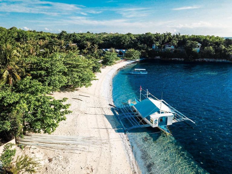 جزيرة مالاباسكوا أحد أجمل جزر الفلبين