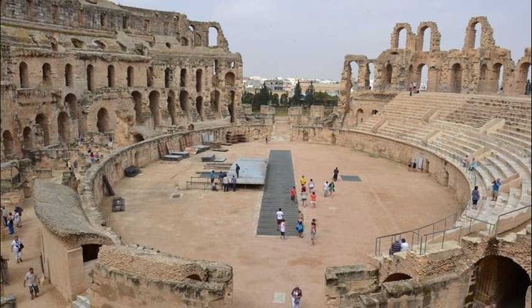  المسرح الروماني أحد أشهر أماكن السياحة في قرطاج