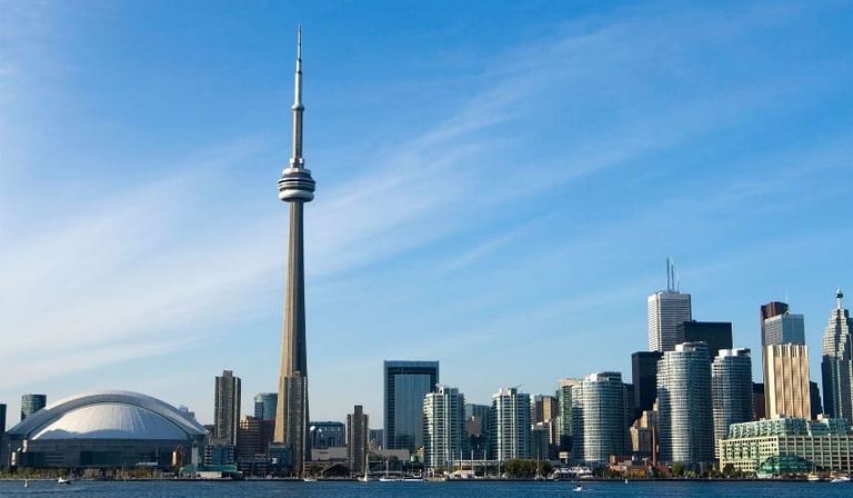 برج سي إن أحد أماكن السياحة في تورنتو