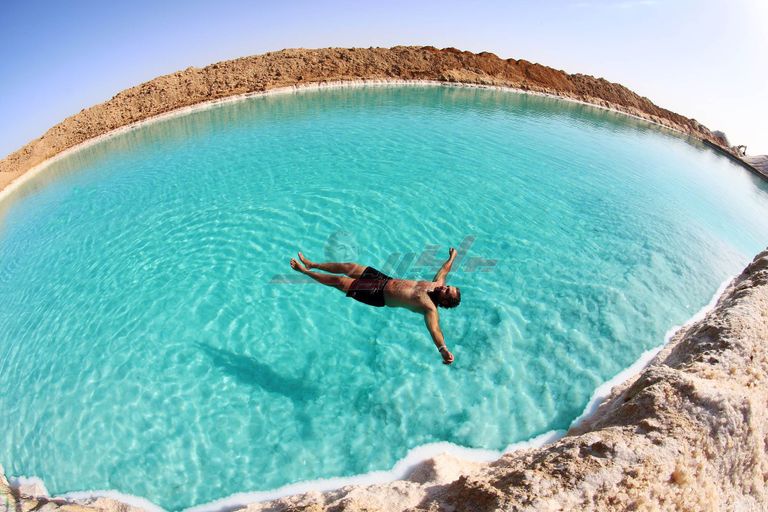  بحيرات الملح السحرية أحد أماكن السياحة في سيوة