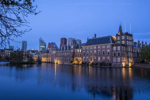اللجوء السياسي في هولندا وأنواع الاقامات ومميزاتها