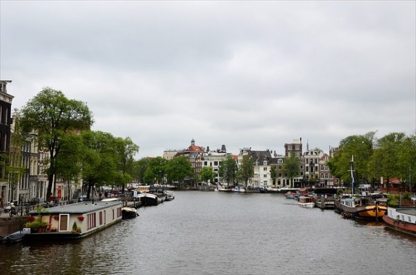 اللجوء في هولندا 2016 وكيفية تعامل هولندا مع اللاجئين