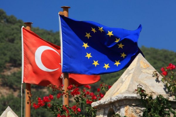 المانيا تستبعد الغاء تأشيرة اوروبا للأتراك في يوليو