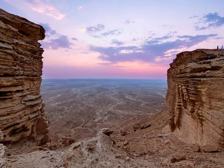  نهاية العالم أحد الأماكن الغامضة للزيارة في السعودية