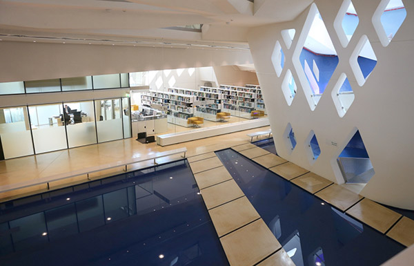 مركز الشيخ زايد لعلوم الصحراء في الإمارات