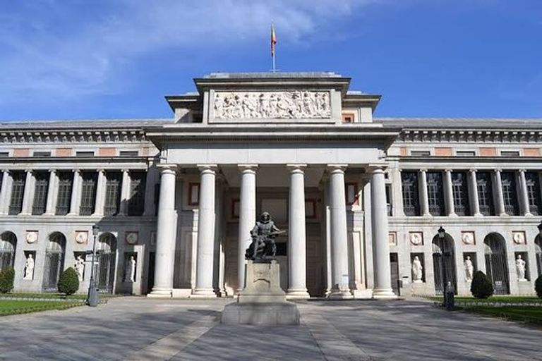 متحف برادو أحد أهم أماكن السياحة في مدريد