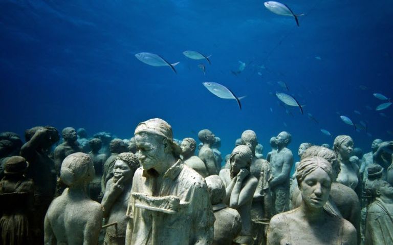 متحف الفن تحت الماء أحد أهم أماكن السياحة في كانكون المكسيك