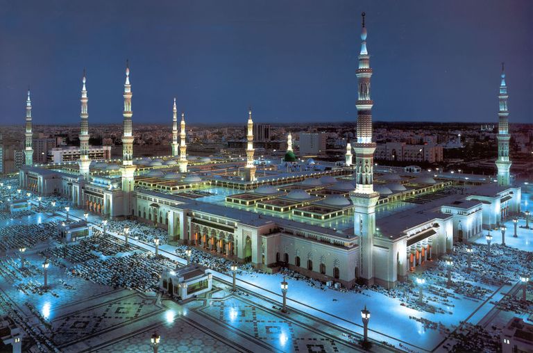 المسجد النبوي الشريف أحد أشهر المعالم السياحية في السعودية