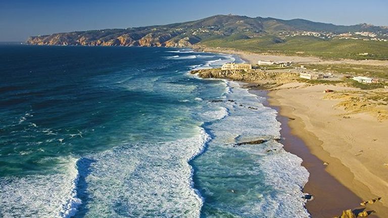 شاطئ هل جوينشو بيتش من أجمل شواطئ البرتغال