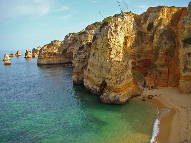  شاطئ دونا آنا من أجمل شواطئ البرتغال