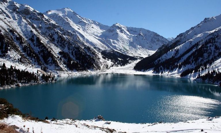 بحيرة بيج ألماتي في كازاخستان من أجمل البحيرات في العالم