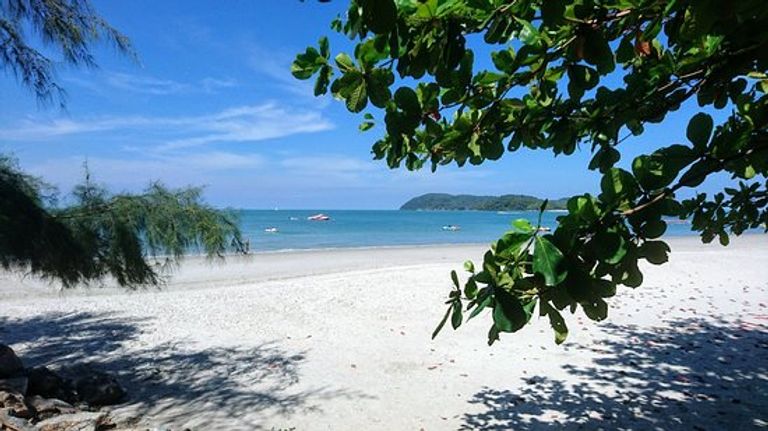 شاطئ بانتاي سينانج من أجمل شواطئ ماليزيا