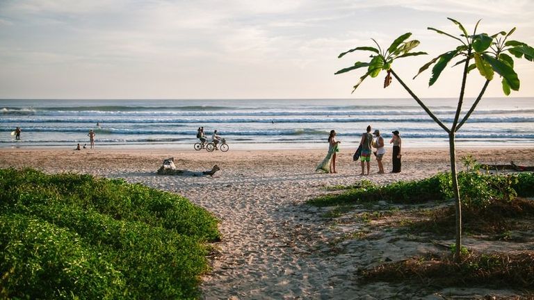 شاطئ نوسارا أحد أهم الوجهات السياحية في كوستاريكا