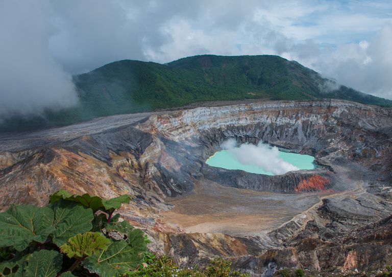حديقة بركان بواس من أبرز الوجهات السياحية في كوستاريكا