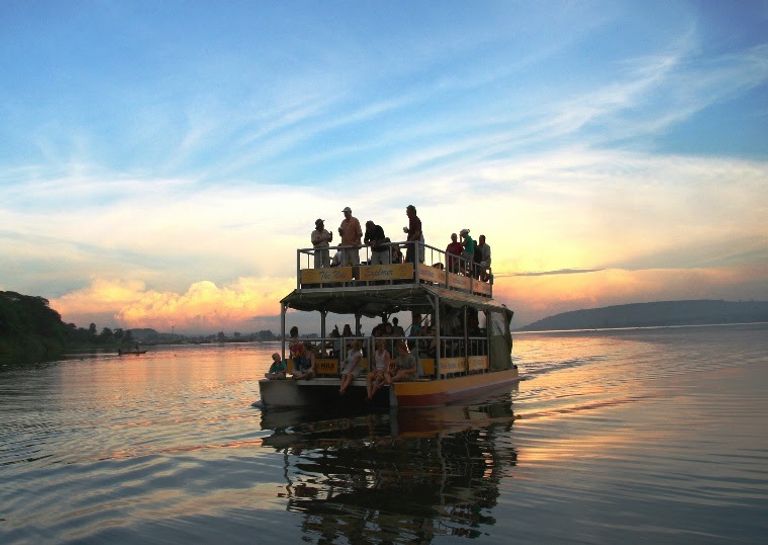 بحيرة فكتوريا معلم سياحي مهم في أوغندا