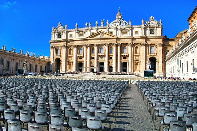 دولة الفاتيكان مركز الكنيسة الكاثوليكية في العالم