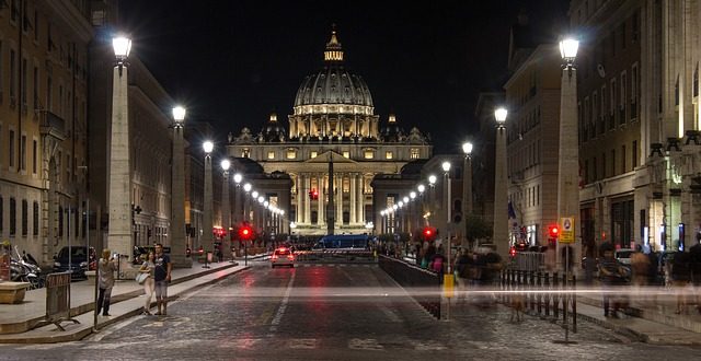 معالم دولة الفاتيكان مركز الكنيسة الكاثوليكية في العالم