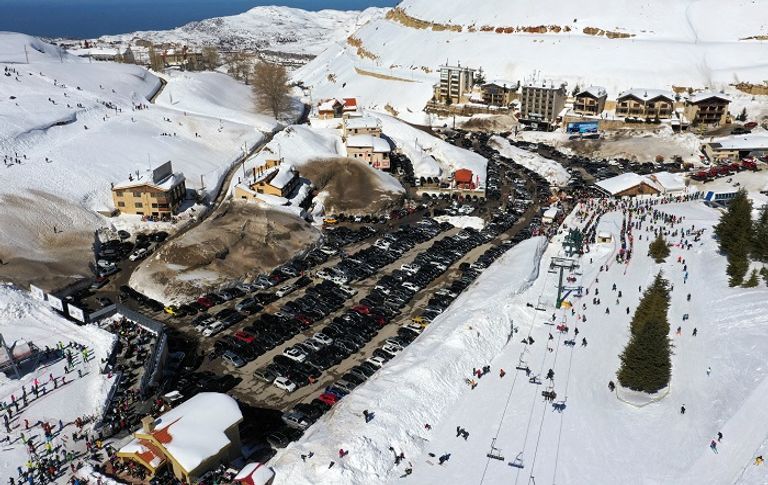 انهيار الليرة يجعل ممارسة التزلج للأثرياء فقط في لبنان