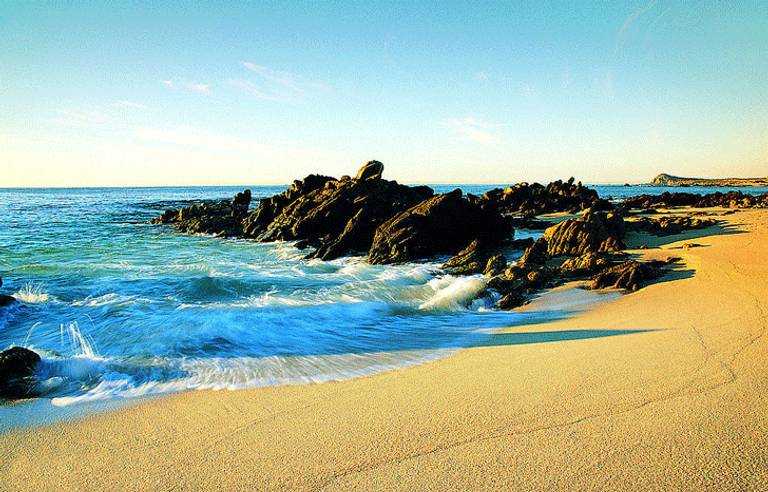 شاطئ الرمال الذهبية من أجمل شواطئ الجزائر العاصمة