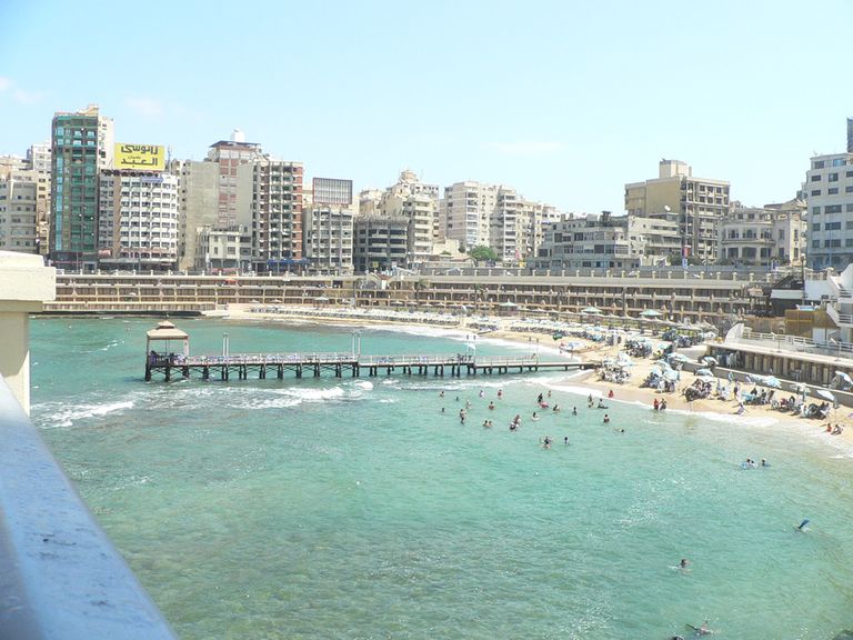 شاطئ سانلي أجمل شواطئ الإسكندرية