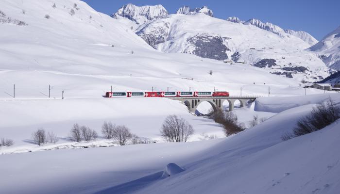 رحلة مع أبطأ قطار في العالم.. أروع تجربة في جبال الألب