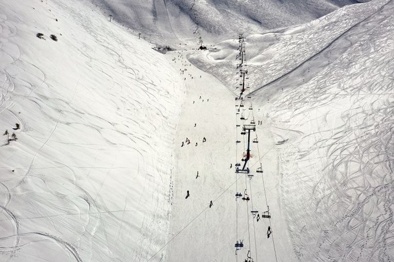 انهيار الليرة يجعل ممارسة التزلج للأثرياء فقط في لبنان