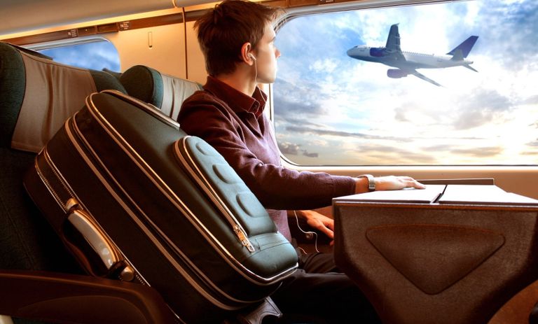 نصائح لتجنب المشكلات الصحية عند السفر بالطائرة لأول مرة