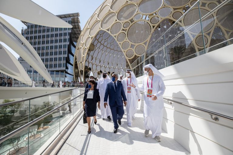 رئيس سيشل يتفقد جناح بلاده بمعرض إكسبو 2020 دبي