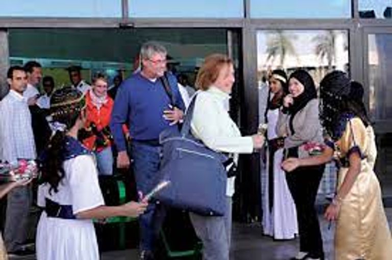 استقبال أفواج سياحية في مطار الأقصر