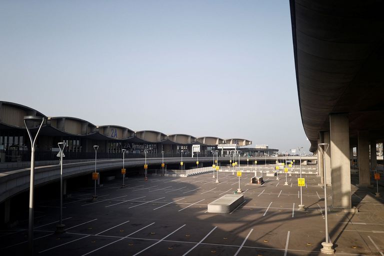 مطار شارل ديجول في فرنسا - رويترز