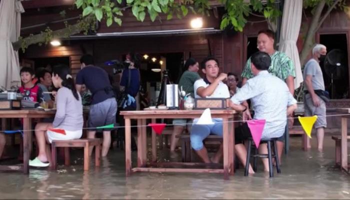 “محنة باتت منحة”.. هذا ما فعله الفيضان بمطعم تايلاندي