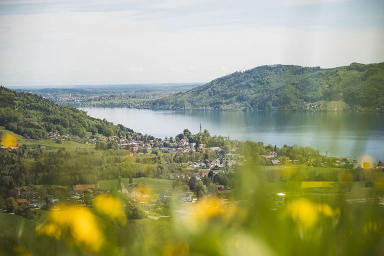 بحيرة أتيرسي بمنطقة زالسكامرجوت السياحية في النمسا
