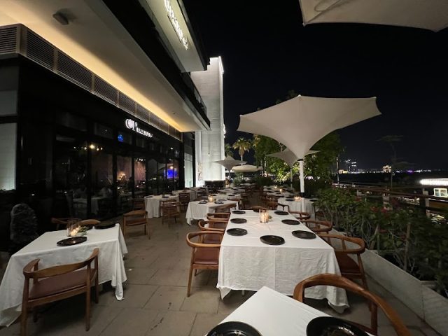 مطاعم بلو ووتر دبي