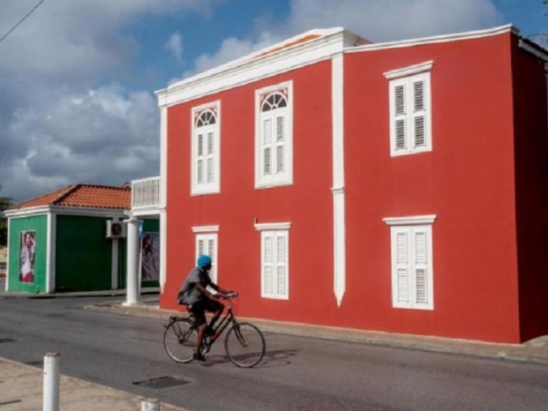 المنازل الأثرية في مدينة أورانجستاد من أجمل الوجهات السياحية في جزيرة أروبا