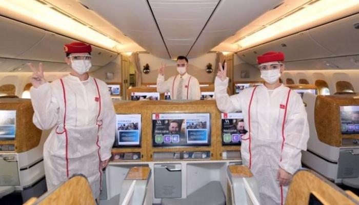 طيران الإمارات تشغل أول رحلة تخدمها فرق “ملقحة” بالكامل ضد كورونا