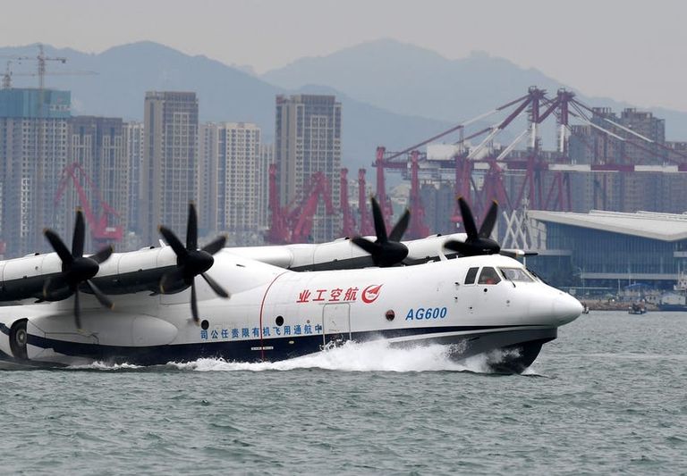 الطائرة البرمائية الصينية من طراز إيه جي 600 كانلونغ 