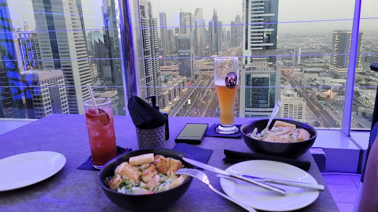 أفضل 10 مطاعم في دبي مع إطلالة ننصح بتجربتها