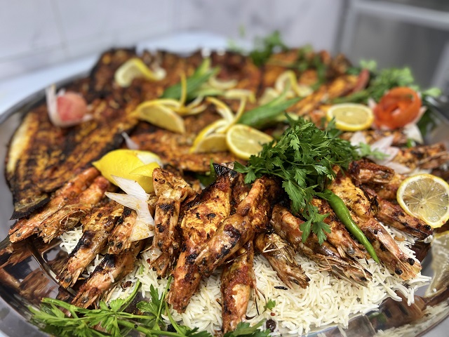 مطعم عيش وسمك للمأكولات البحرية في ابوظبي